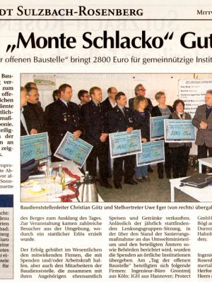 FF 2010 F: Spendenübergabe Schlackenberg: Die FF Siebeneichen, vertreten durch 1.Kdt. Gradl Josef und 2.Kdt. Stemp Achim erhält eine Spende von 400 EUR für ihre Beteiligung am -Tag der offenen Baustelle- © Bild und Text: -Sulzbach-Rosenberger Zeitung-